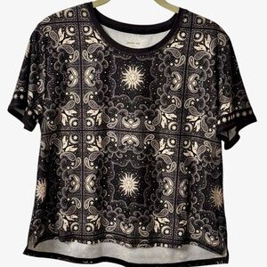 Johnny Was Bee Active Short Sleeve Step Hem Tee S
Celestial Sun Moon Pattern